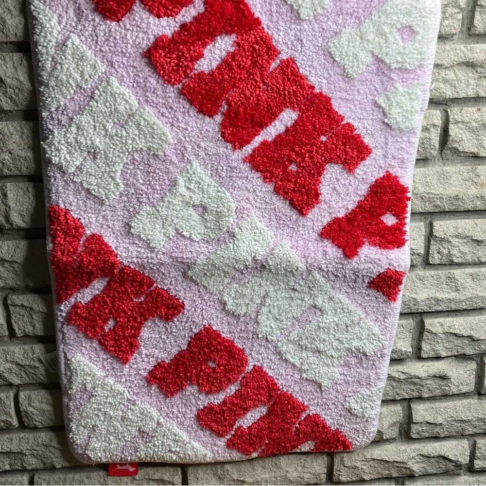 NWOT Victorias Secret Pink Bath Mat - Picture 2 of 6